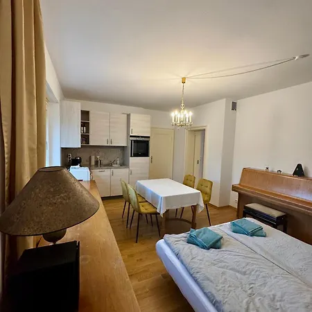 Schoene Mit Garten, Gute Lage, Tram Bus Apartamento Múnich