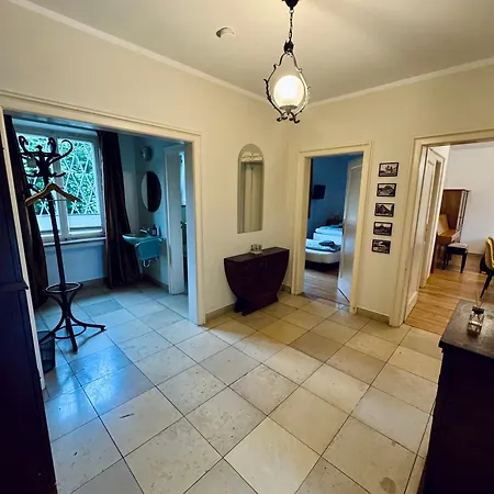 Schoene Mit Garten, Gute Lage, Tram Bus Apartamento