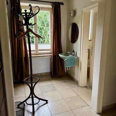 Apartamento Schoene Mit Garten, Gute Lage, Tram Bus *